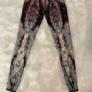 Teeki hot pants leggings tie dye feather